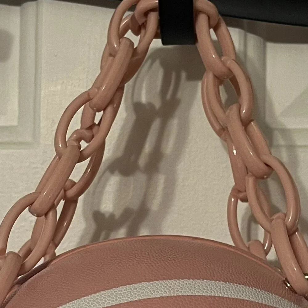 Adorable pink round basketball purse - Picture 10 of 10
